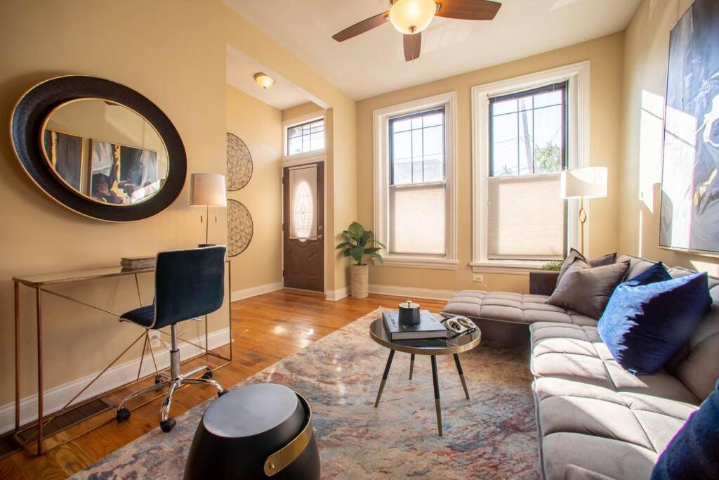 Appartamento Getaway In The Heart Of Pilsen Chicago Esterno foto