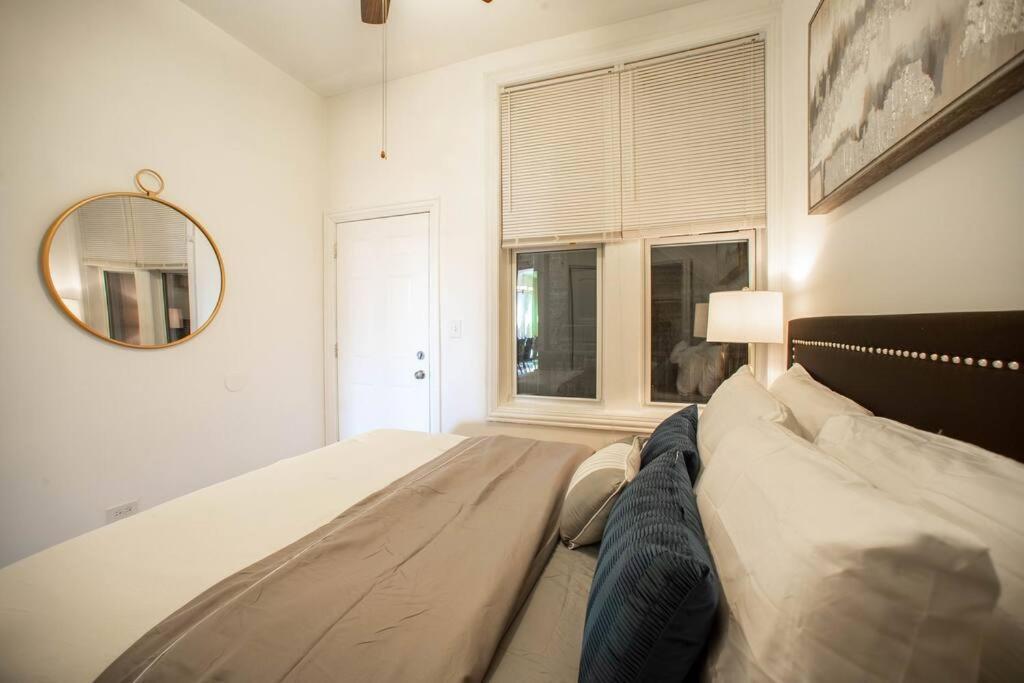 Appartamento Getaway In The Heart Of Pilsen Chicago Esterno foto