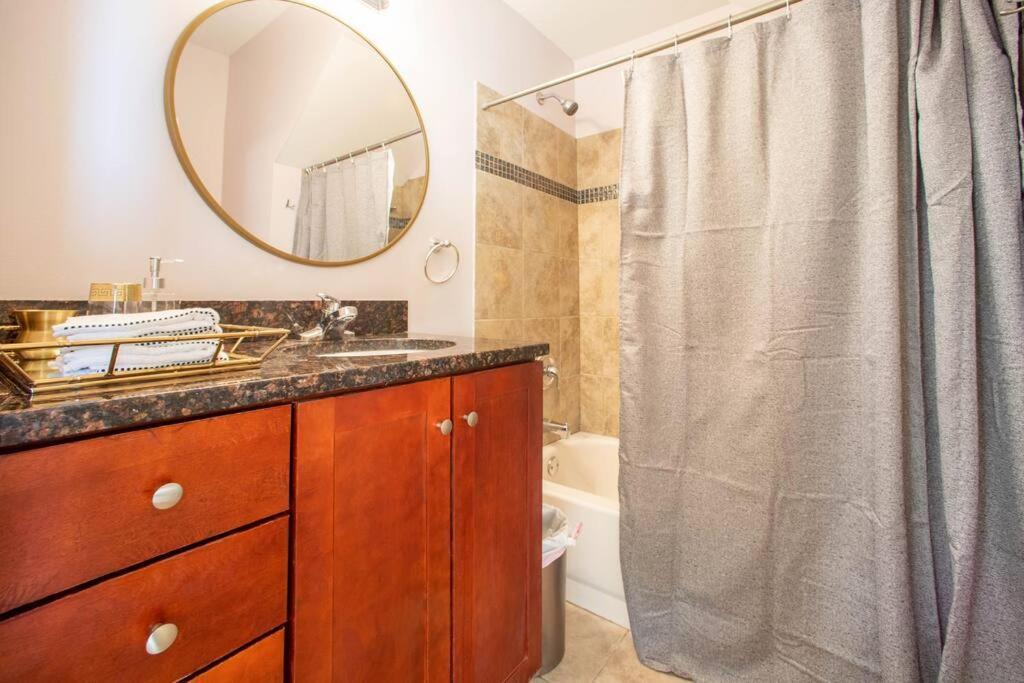 Appartamento Getaway In The Heart Of Pilsen Chicago Esterno foto