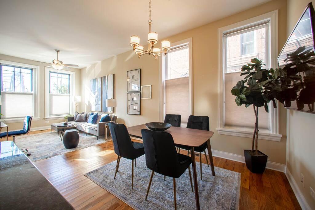 Appartamento Getaway In The Heart Of Pilsen Chicago Esterno foto